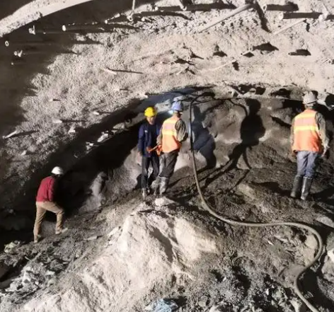个旧拱顶带模注浆料的施工流程及注意事项